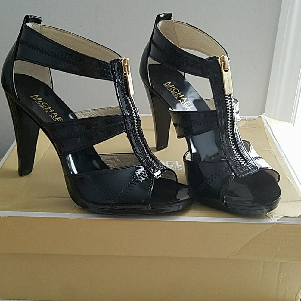 Micheal Kors Berkely T Strap